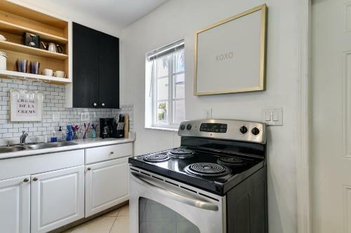 Apartamento Bright: Central 1br - Kingbed - Smart-tvs - Parking