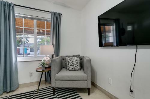 Apartamento Bright: Central 1br - Kingbed - Smart-tvs - Parking