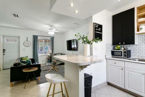 Apartamento Bright: Central 1br - Kingbed - Smart-tvs - Parking