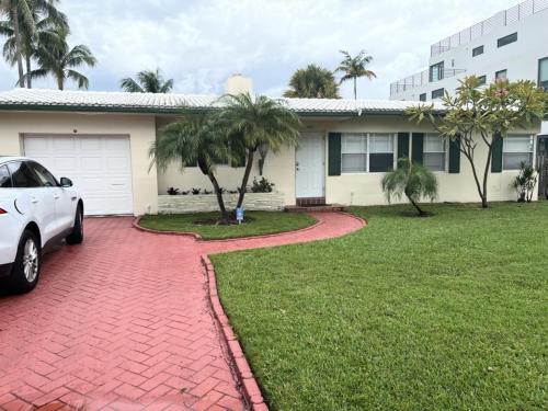 Wtrfrnt Pool Home Located In Million Dollar Nhbrhd Home