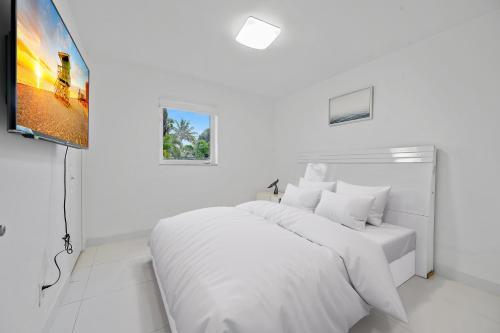 Villa **modern 3bedroom W/ Stunning Backyard Area**