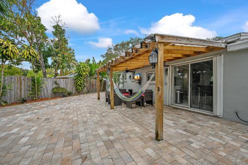 Villa **modern 3bedroom W/ Stunning Backyard Area**