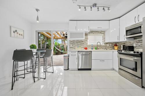 Villa **modern 3bedroom W/ Stunning Backyard Area**