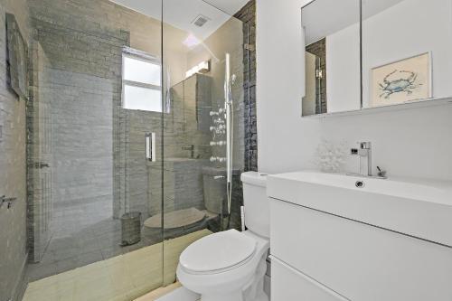 Villa **modern 3bedroom W/ Stunning Backyard Area**