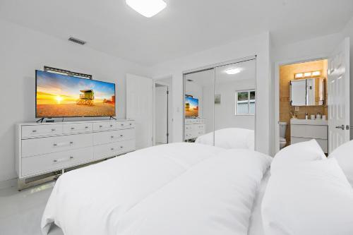 Villa **modern 3bedroom W/ Stunning Backyard Area**