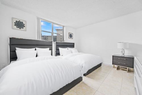 Villa **modern 3bedroom W/ Stunning Backyard Area**