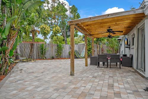 Villa **modern 3bedroom W/ Stunning Backyard Area**