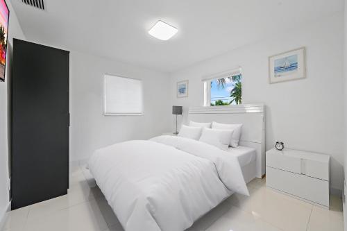 Villa **modern 3bedroom W/ Stunning Backyard Area**