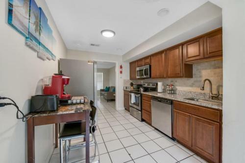 Apartment Wcoffee Station Near Beach Shops