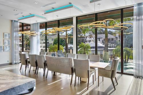 Modern Luxury Oasis 5 Bedrooms 8 Baths Walking Distance To Las Olas Beach