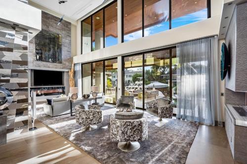 Modern Luxury Oasis 5 Bedrooms 8 Baths Walking Distance To Las Olas Beach