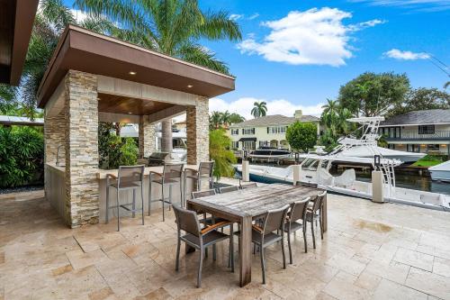 Modern Luxury Oasis 5 Bedrooms 8 Baths Walking Distance To Las Olas Beach