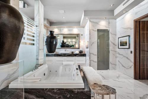Modern Luxury Oasis 5 Bedrooms 8 Baths Walking Distance To Las Olas Beach