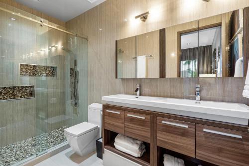 Modern Luxury Oasis 5 Bedrooms 8 Baths Walking Distance To Las Olas Beach