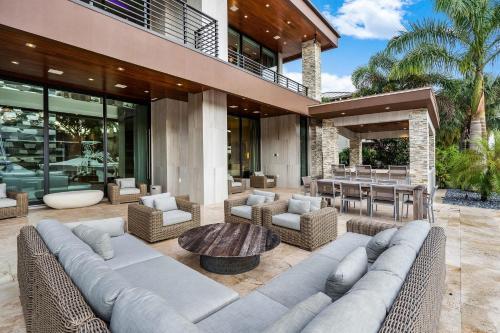 Modern Luxury Oasis 5 Bedrooms 8 Baths Walking Distance To Las Olas Beach