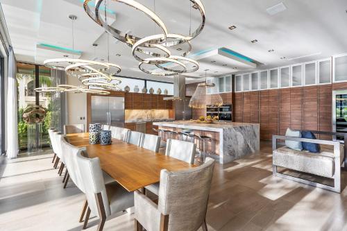Modern Luxury Oasis 5 Bedrooms 8 Baths Walking Distance To Las Olas Beach
