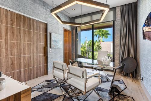 Modern Luxury Oasis 5 Bedrooms 8 Baths Walking Distance To Las Olas Beach