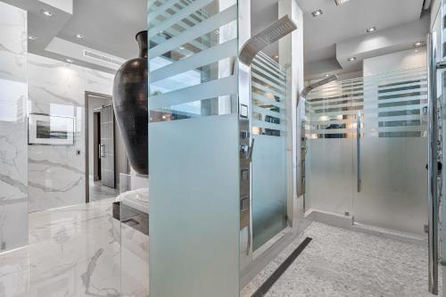Modern Luxury Oasis 5 Bedrooms 8 Baths Walking Distance To Las Olas Beach