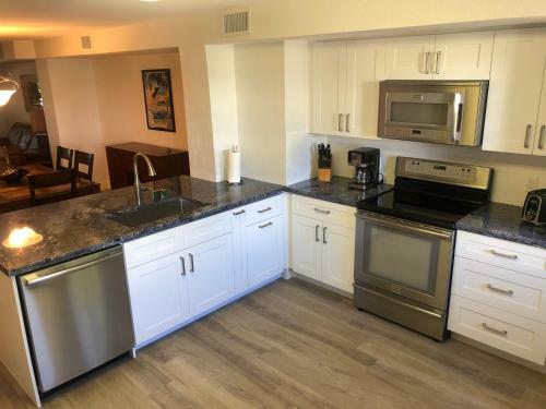 Licensed Mgr - 3/3.5 Modern Villa - Key Largo's Premier Oceanfront Resort And Marina!