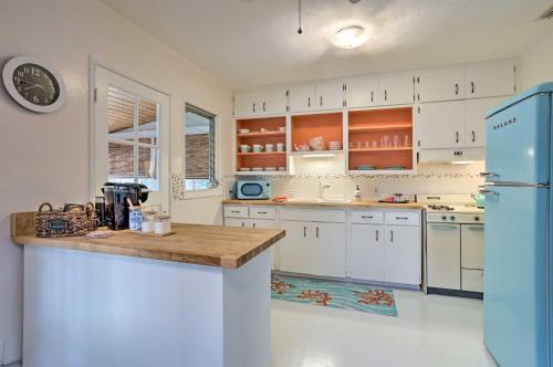 Historic Lake Worth Cottage With Private Yard!