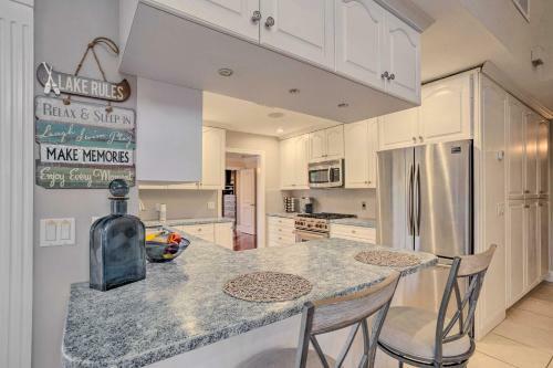 Lake Worth Waterfront Home - 5 Mi To Beach!