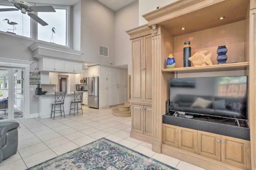 Lake Worth Waterfront Home - 5 Mi To Beach!