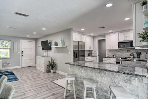 Bright Largo Home With Pool About 7 Mi To Beaches!