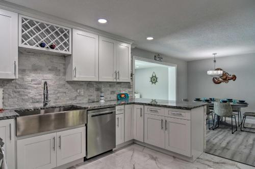 Bright Largo Home With Pool About 7 Mi To Beaches!