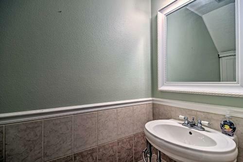 Alluring Largo Hideaway About 4 Miles To Beaches!