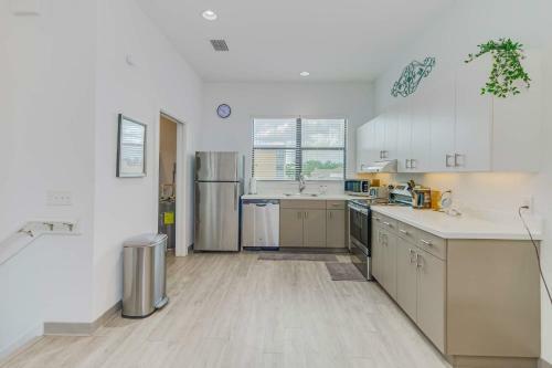 Apartamento Downtown 2 Story Loft, Sleeps 6, Pet Friendly, 10' Ceilings, 304