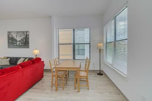 Apartamento Downtown 2 Story Loft, Sleeps 6, Pet Friendly, 10' Ceilings, 304