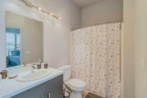 Apartamento Downtown 2 Story Loft, Sleeps 6, Pet Friendly, 10' Ceilings, 304