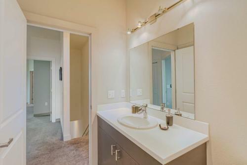 Apartamento Downtown 2 Story Loft, Sleeps 6, Pet Friendly, 10' Ceilings, 304