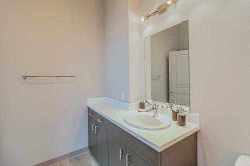 Apartamento Downtown 2 Story Loft, Sleeps 6, Pet Friendly, 10' Ceilings, 304