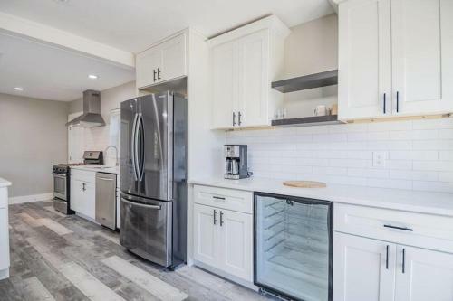 Remodeled Waterfront Oasis