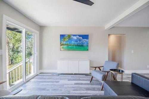 Remodeled Waterfront Oasis