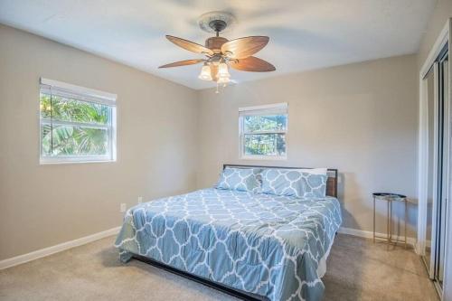 Remodeled Waterfront Oasis