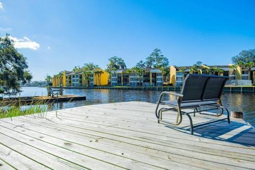 Remodeled Waterfront Oasis