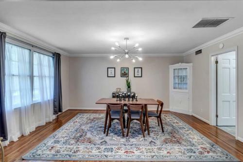 Huge Ranch Style House With An Mcm Flare!