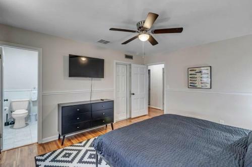 Huge Ranch Style House With An Mcm Flare!