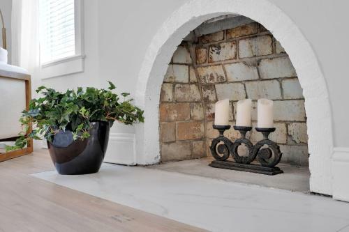 Contemporary Bungalow - 2 Blocks From San Marco Square!!