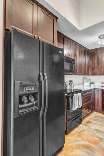 Modern, Insta-worthy 2b Townhome In Walkable Springfield!