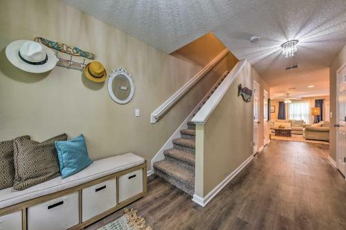 Bright Jacksonville Townhome 3 Mi To Beach!