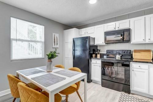 Cozy Apartment On Shaded Street!