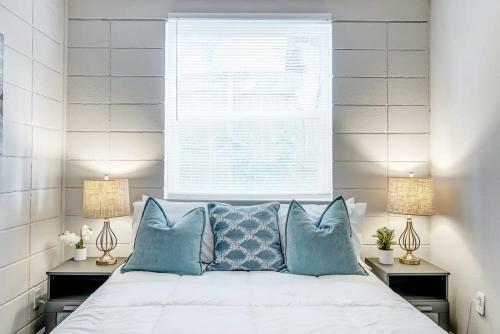 Cozy Apartment On Shaded Street!