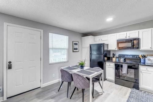 Cozy Apartment On Shaded Street!