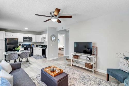 Cozy Apartment On Shaded Street!