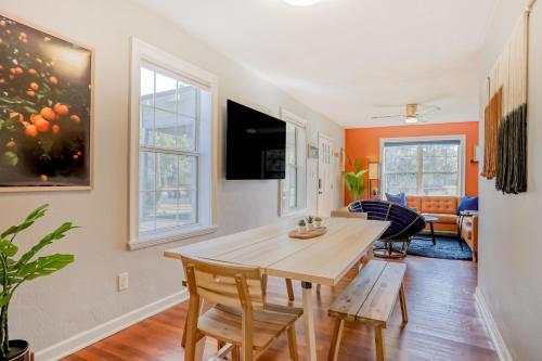 Lakeshore's Sunny Home