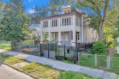 Historic 4br Hidden Gem With Exec Master Suite