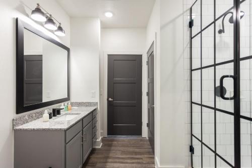 Stay Gia - Modern 1 Bedroom Apartment
